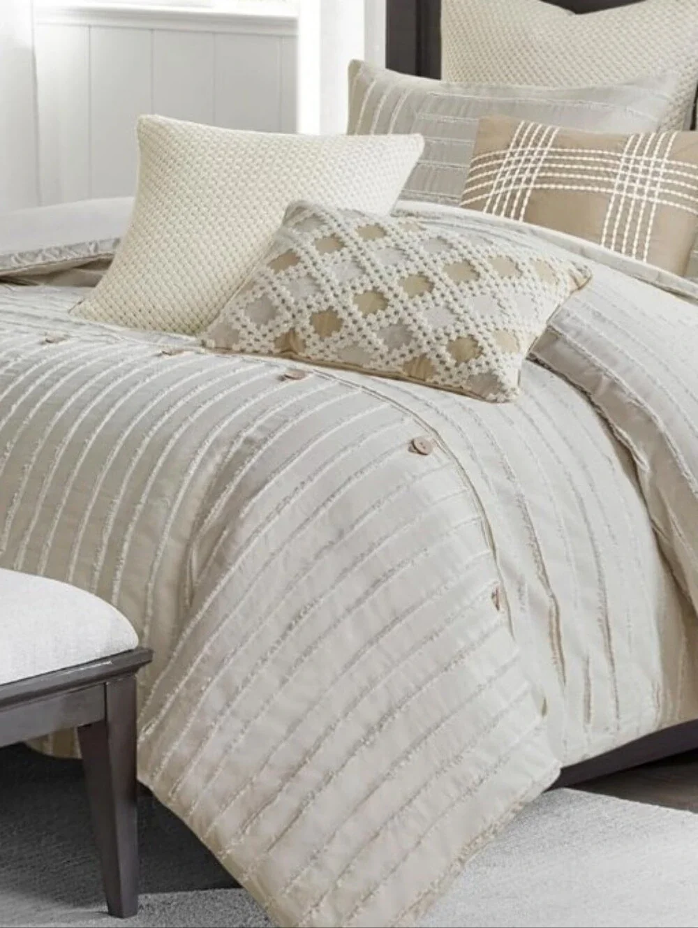Madison Park Ivory Button-Accent Duvet. Full/Queen. 86
